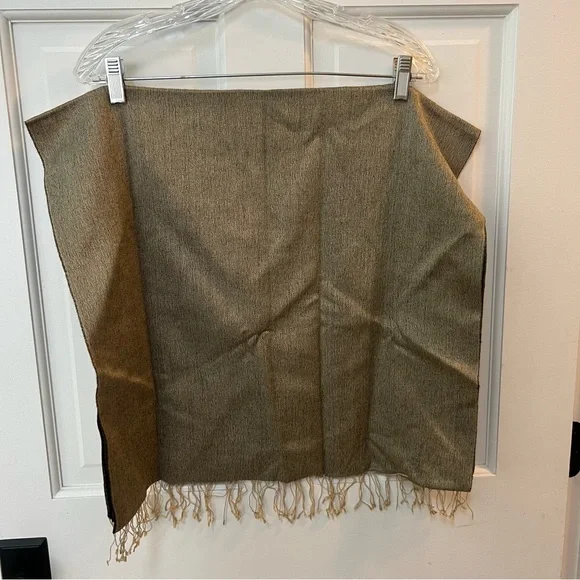 Brand New with Tags Black & Gold Silk and Cashmere Fringed Scarf - NWT - Picture 4 of 6